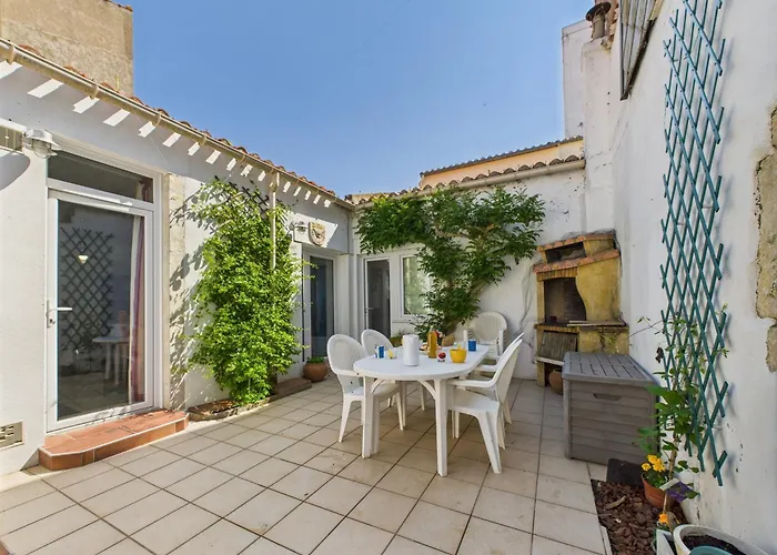 בית נופש 200 M De La - Plein Centre - Cour Interieure *